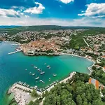 Ferienhaus Gorgeous In Svet Vid Dobrinjski