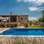 Ferienhaus Gorgeous In Svet Vid Dobrinjski