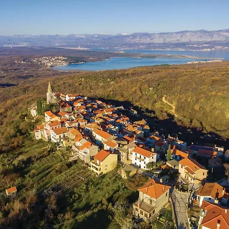 Amazing In Svet Vid Dobrinjski With Jacuzzi Holiday home