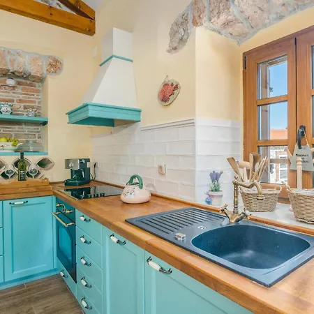 Holiday home Amazing In Svet Vid Dobrinjski With Jacuzzi *