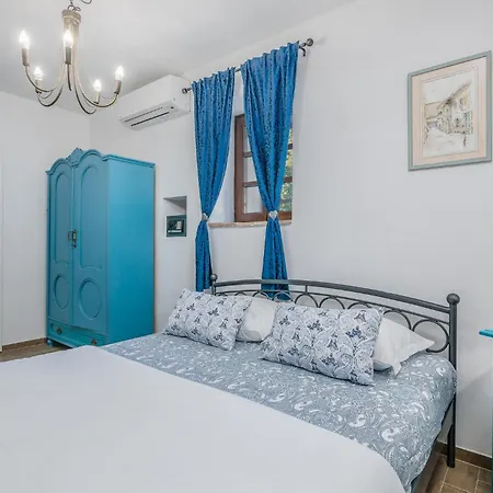 Holiday home Amazing In Svet Vid Dobrinjski With Jacuzzi *
