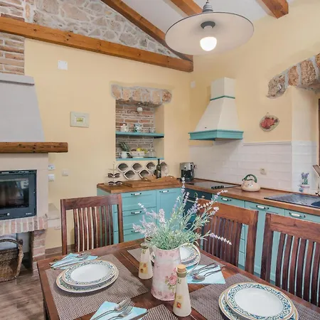 Nyaraló Stunning In Svet Vid Dobrinjski Gostinjac