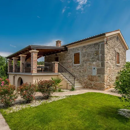 Amazing In Svet Vid Dobrinjski With Jacuzzi Holiday home *