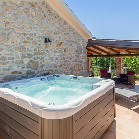 Amazing In Svet Vid Dobrinjski With Jacuzzi *