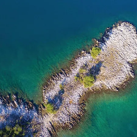Stunning In Svet Vid Dobrinjski Nyaraló *
