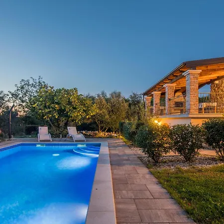 Stunning In Svet Vid Dobrinjski Nyaraló