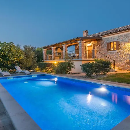 Amazing In Svet Vid Dobrinjski With Jacuzzi Holiday home *