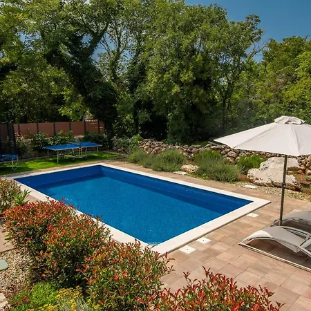 Holiday home Amazing In Svet Vid Dobrinjski With Jacuzzi Gostinjac