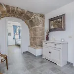Gorgeous In Svet Vid Dobrinjski Casa de Férias *